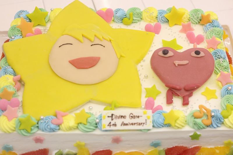 バースデーロリアン デコレーションケーキ キャラクターケーキ 似顔絵ケーキは当店にお任せ下さい